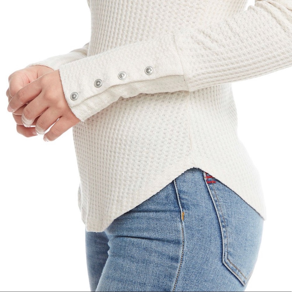 Chaser • White Button Cuff Thermal